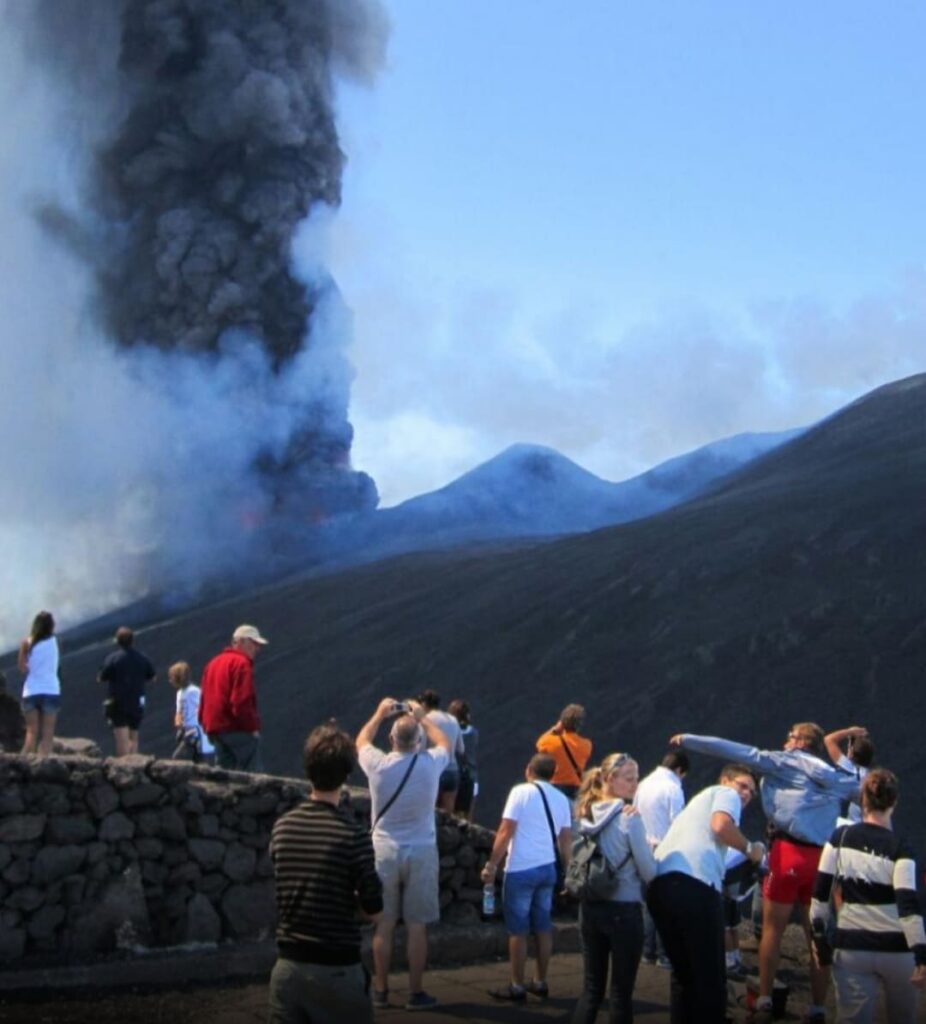 etna-eruption excursion